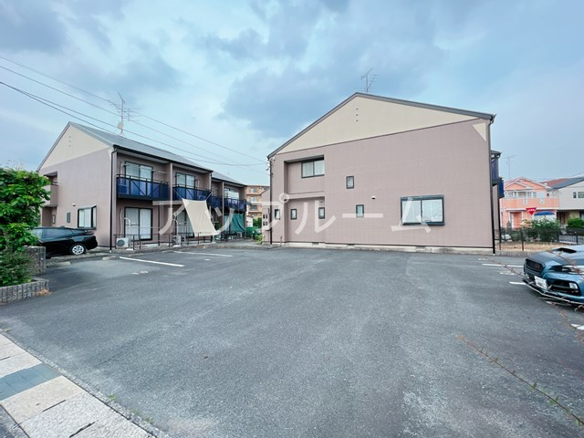セレーノC棟の駐車場