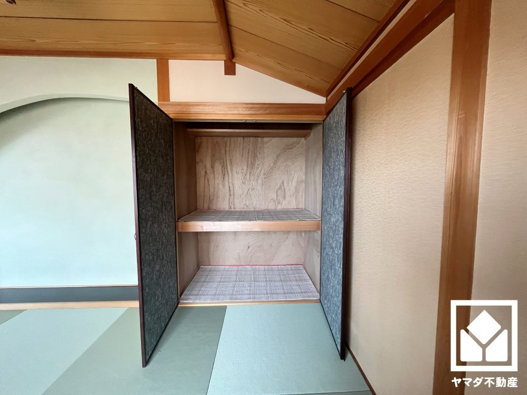 西宮市神園町の収納|大きな押入れなので整理整頓しやすいです。季節の衣類や寝具などもすっきり片付きます。