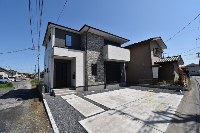 GRACE　水戸市渡里町　1期 　限定1棟！の前面道路含む現地写真|開放的な角地、並列駐車可能です。気になる他の物件と合わせての現地ご案内も可能です。HPから、またお電話でも、お気軽にお問い合わせください。

