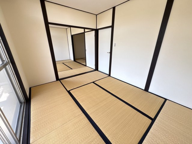 サルベージヤードの和室
