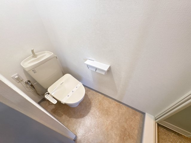 サルベージヤードのトイレ