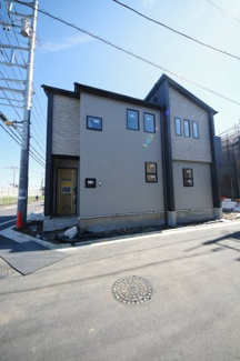 【外観】 | 【仲介手数料無料！！】日野市宮　新築戸建て（全15棟）2号棟　5580万円 | 令和８年3月１５日撮影　建築中