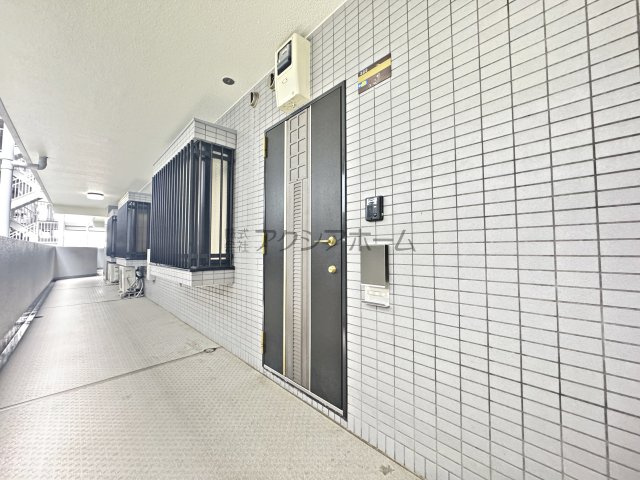ライオンズプラザ西所沢の玄関