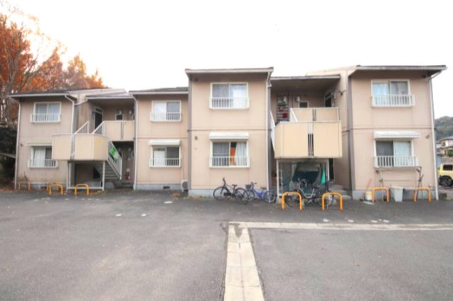 サンコート飛鳥の駐車場