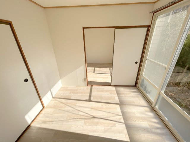 サンコート飛鳥の駐車場