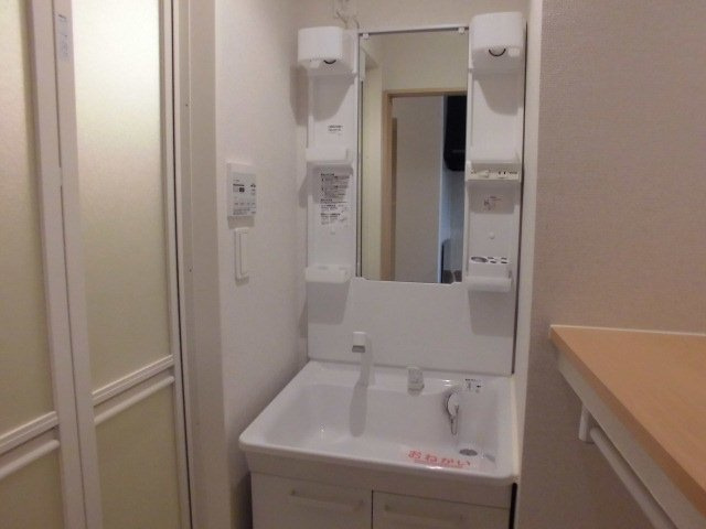 サンエスケーイワタⅠの洗面所|脱衣スペースもあります