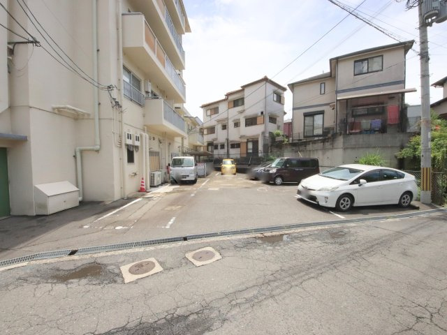 松ヶ丘コーポの駐車場