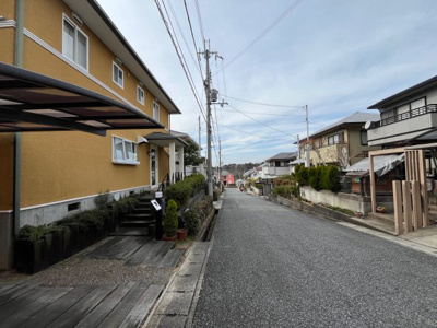 【前面道路含む現地写真】 | 大原２丁目　中古戸建 | 閑静な住宅街で落ち着いた生活が送れます