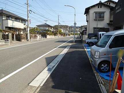 広島市安佐北区口田2丁目　新築一戸建て(全2棟)の前面道路含む現地写真