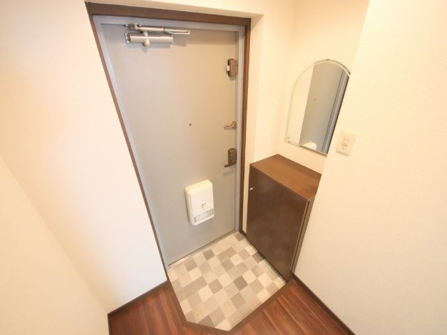 シティパレス生駒谷田町P7の玄関