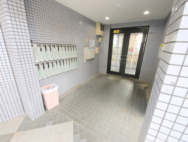 シティパレス生駒谷田町P7のエントランス