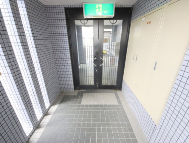 シティパレス生駒谷田町P7のエントランス