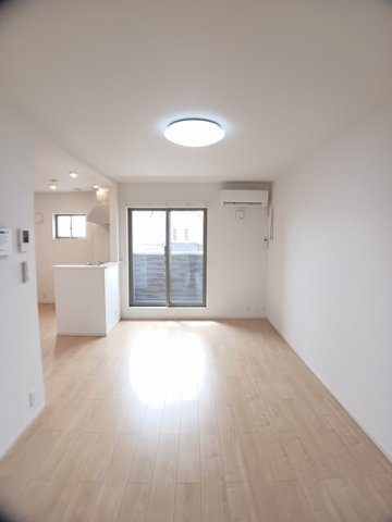 サンプラスⅢの居間・リビング