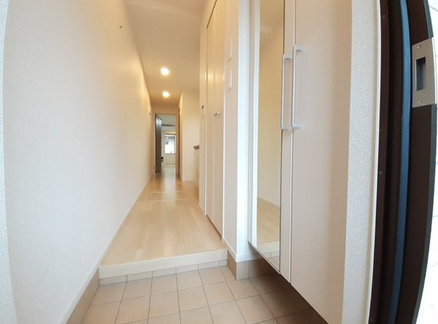 ファンド野里Ⅱの玄関