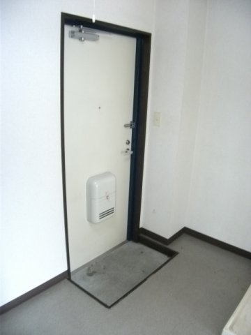 ヴィラタカハシの玄関