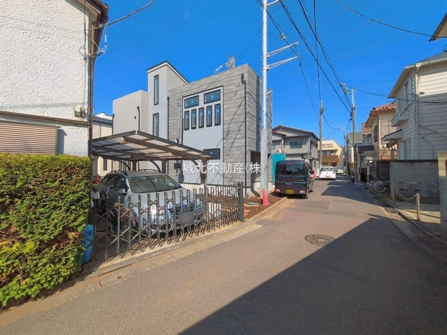 杉並区和泉3丁目　全2棟1号棟の前面道路含む現地写真|現地(2026年4月6日撮影)