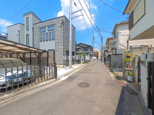 杉並区和泉3丁目　全2棟 1号棟の前面道路含む現地写真|公道4.0ｍ