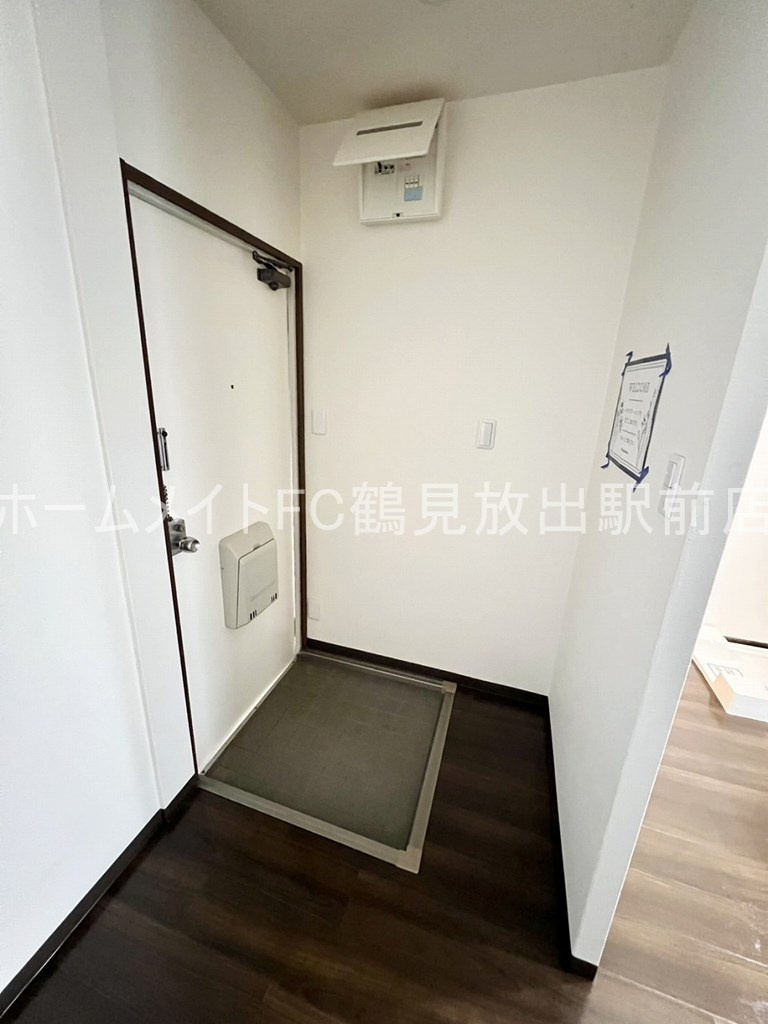 大阪市鶴見区焼野２丁目のアパートの玄関