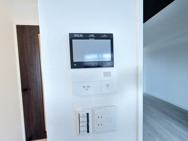 アンピール東大橋の防犯設備|【防犯】TVモニター付きインターホン、防犯にも安心です♪