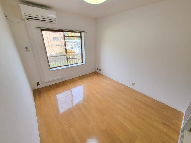 エヌエムドゥーズの居間・リビング