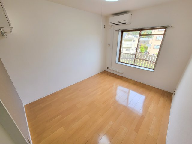 エヌエムドゥーズの居間・リビング