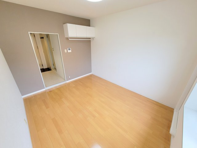 エヌエムドゥーズの居間・リビング