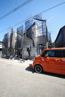 【外観】 | 【仲介手数料無料！！】日野市宮　新築戸建て（全15棟）4号棟　5330万円 | 令和８年3月１５日撮影　建築中