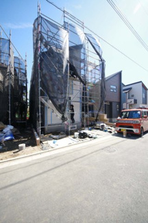 【外観】 | 【仲介手数料無料！！】日野市宮　新築戸建て（全15棟）4号棟　5330万円 | 令和８年3月１５日撮影　建築中