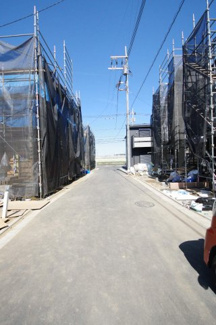 【前面道路含む現地写真】 | 【仲介手数料無料！！】日野市宮　新築戸建て（全15棟）4号棟　5330万円