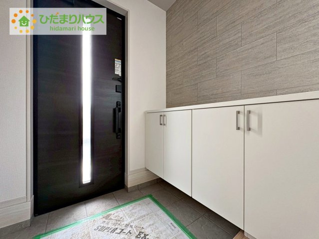 常陸太田市西三町1期　新築戸建　1号棟の玄関|使い勝手の良い大きなシューズボックス☆乱雑になりがちな玄関をスッキリ見せてくれます！