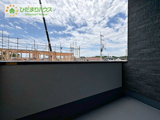常陸太田市西三町1期　新築戸建　1号棟のバルコニー|広々としたバルコニーは、大量の洗濯物を干しても余裕！お布団だって、家族全員分をいっきに干せますね(^O^)