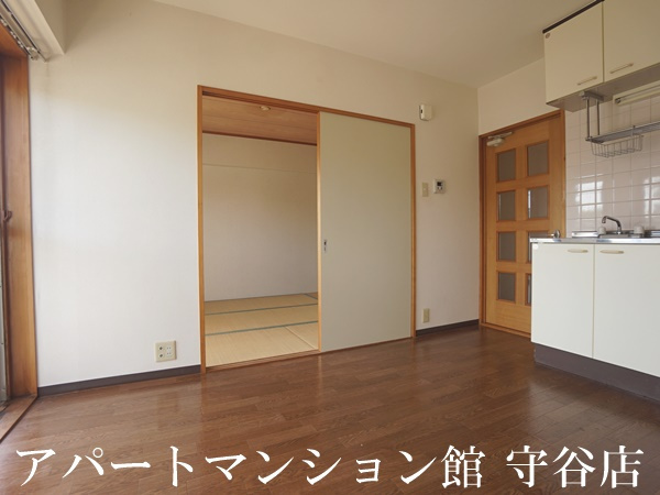 小泉ハイムの居間・リビング|反転です