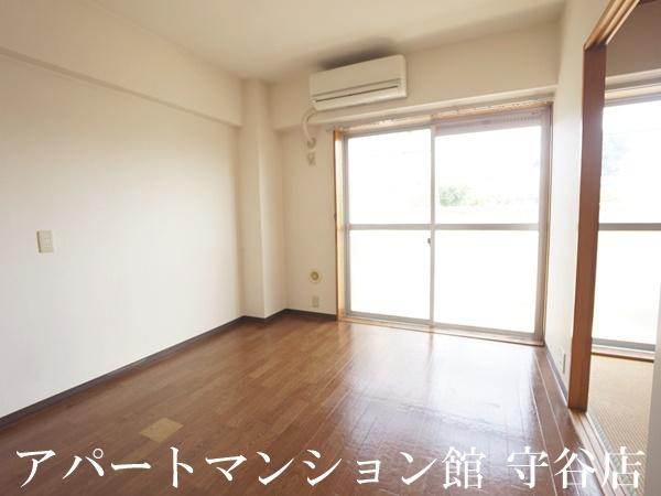 小泉ハイムの居間・リビング|反転です
