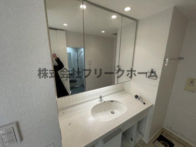 三鷹市井口１丁目の賃貸マンションの洗面所