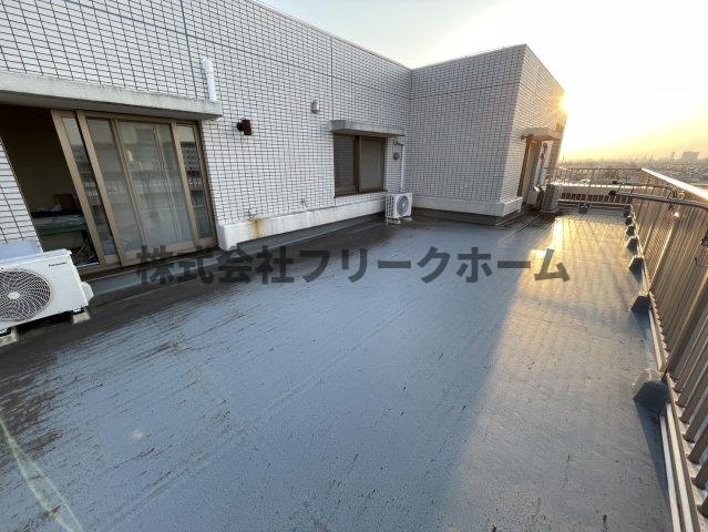 三鷹市井口１丁目の賃貸マンションのバルコニー