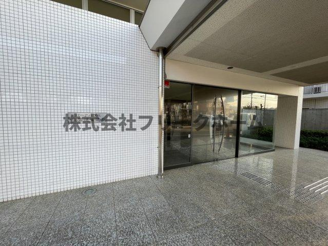 三鷹市井口１丁目の賃貸マンションのエントランス