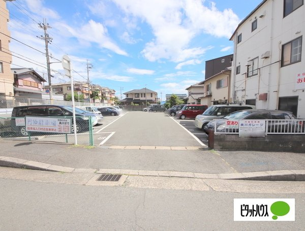 シティパレス富雄南の駐車場