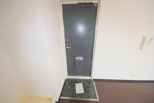 シティパレス富雄南の玄関