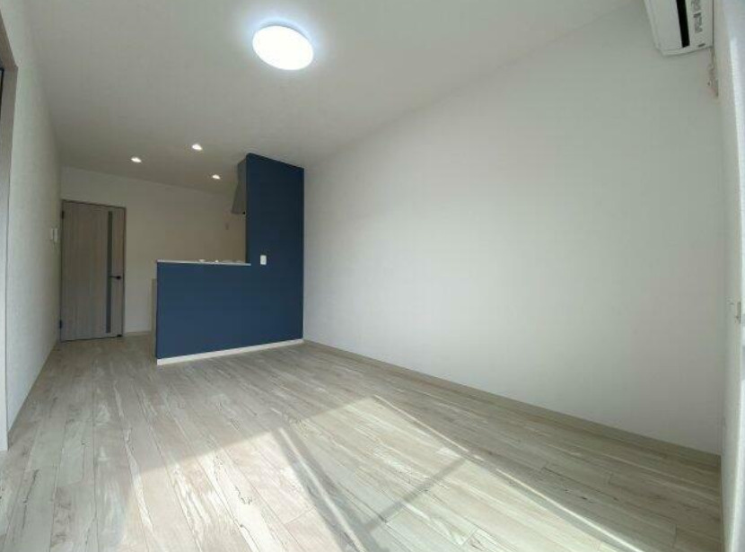 メゾンルーエの居間・リビング