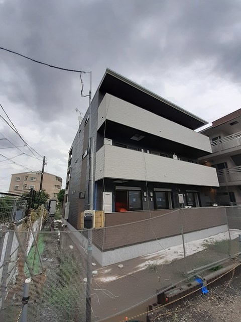 グラナティスの外観|3階建てのアパート！