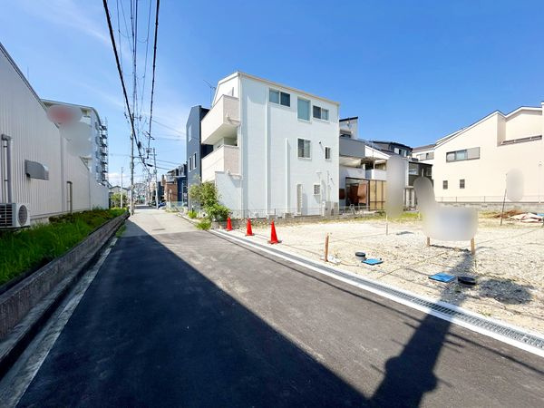 豊中市服部寿町3丁目　新築戸建の前面道路含む現地写真