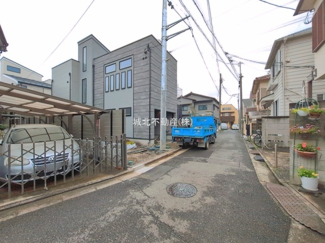 杉並区和泉3丁目　全2棟 2号棟の駐車場|2階建て1LDK+2S
和泉3丁目の落ち着いた住環境に誕生しました