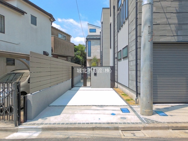 杉並区和泉3丁目　全2棟 2号棟の駐車場