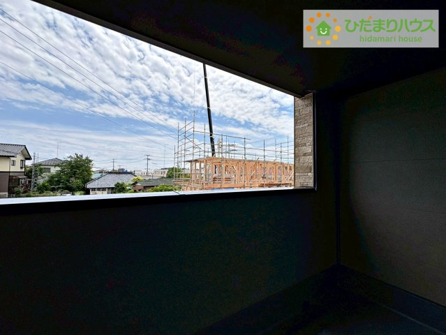 常陸太田市西三町1期　新築戸建　2号棟のバルコニー|屋根付きの広々インナーバルコニーは、共働きのご家庭の強い味方！急な雨でもお洗濯物の心配がいりませんね(^^)/