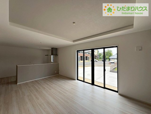 常陸太田市西三町1期　新築戸建　2号棟の居間・リビング|お子様が元気に遊べる広々としたリビングです。