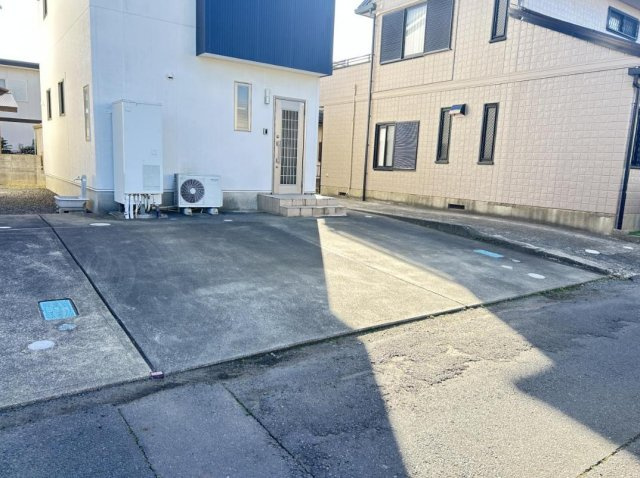 ひたちなか市大字足崎　中古戸建の駐車場