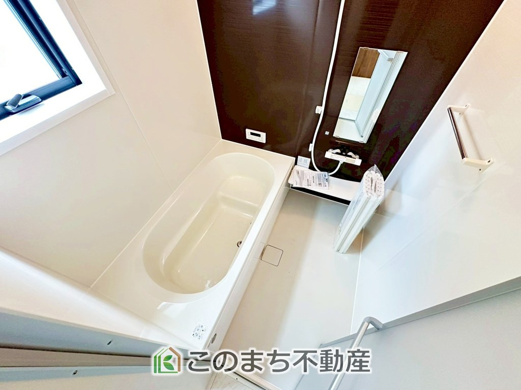 LiveleGarden.S宇都宮西川田南第9の浴室|"ゆったり１坪バスには換気・乾燥・暖房機能付き！！
大人も足を伸ばせるゆったり浴槽！！
ご家族皆さんで入っても、一人でゆっくり入っても一日の疲れを癒してくれるお風呂です！！"

