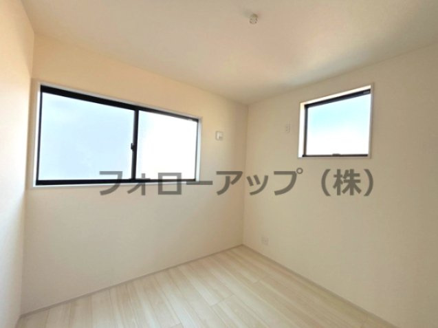 リーブルガーデン赤穂市南野中4期の洋室|広々とした洋室です