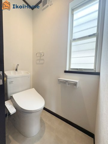 神戸市西区竹の台１丁目　中古戸建のトイレ|【ホームページに現地動画掲載中】●年中無休：当日予約可●ウォシュレット・暖房便座脱臭機能付きトイレ