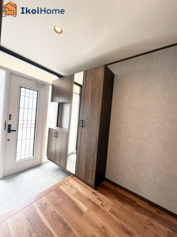 神戸市西区竹の台１丁目　中古戸建の玄関|【ホームページに現地動画掲載中】●年中無休：当日予約可●玄関にはコの字型シューズボックスを完備！